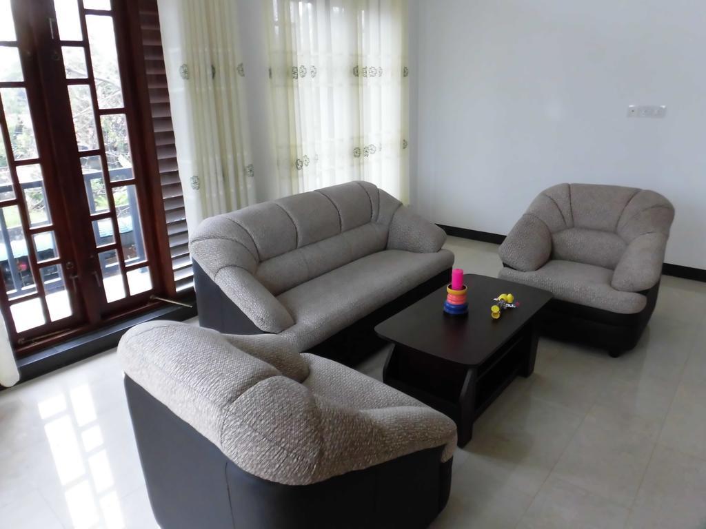 Pick & Go White House Acomodação com café da manhã Negombo Exterior foto